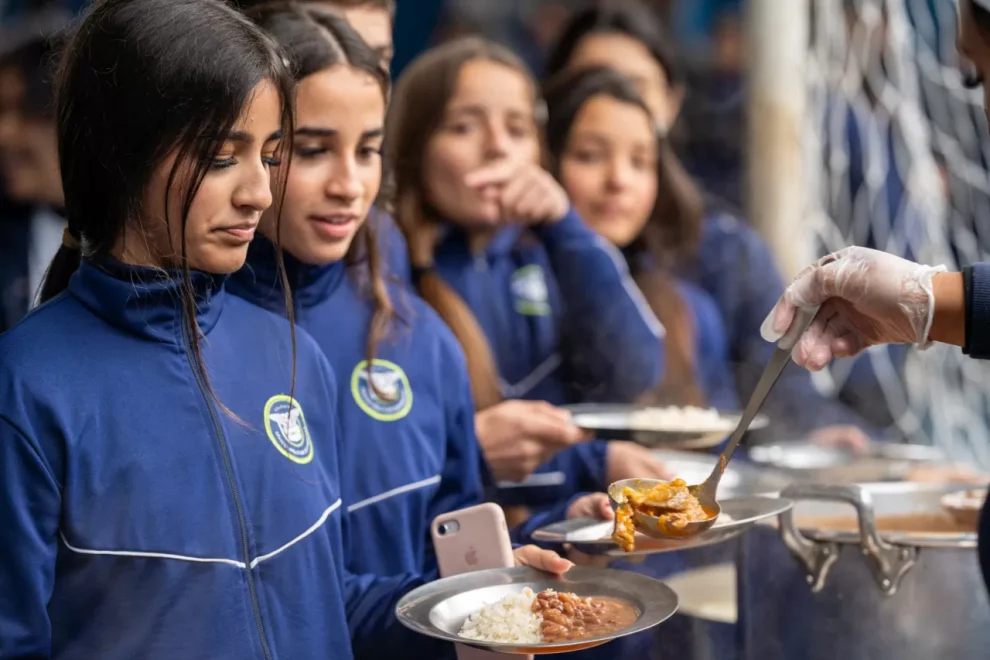 Mais de 700 mil alunos avaliam escolas do Paraná; maioria aprova infraestrutura e alimentação