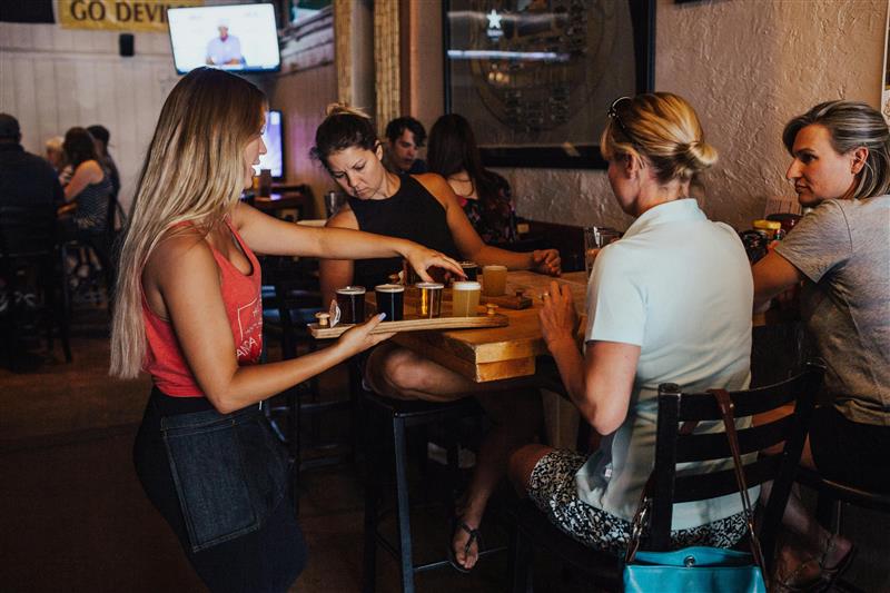 Deflação geral de agosto auxilia recomposição de preços em bares e restaurantes