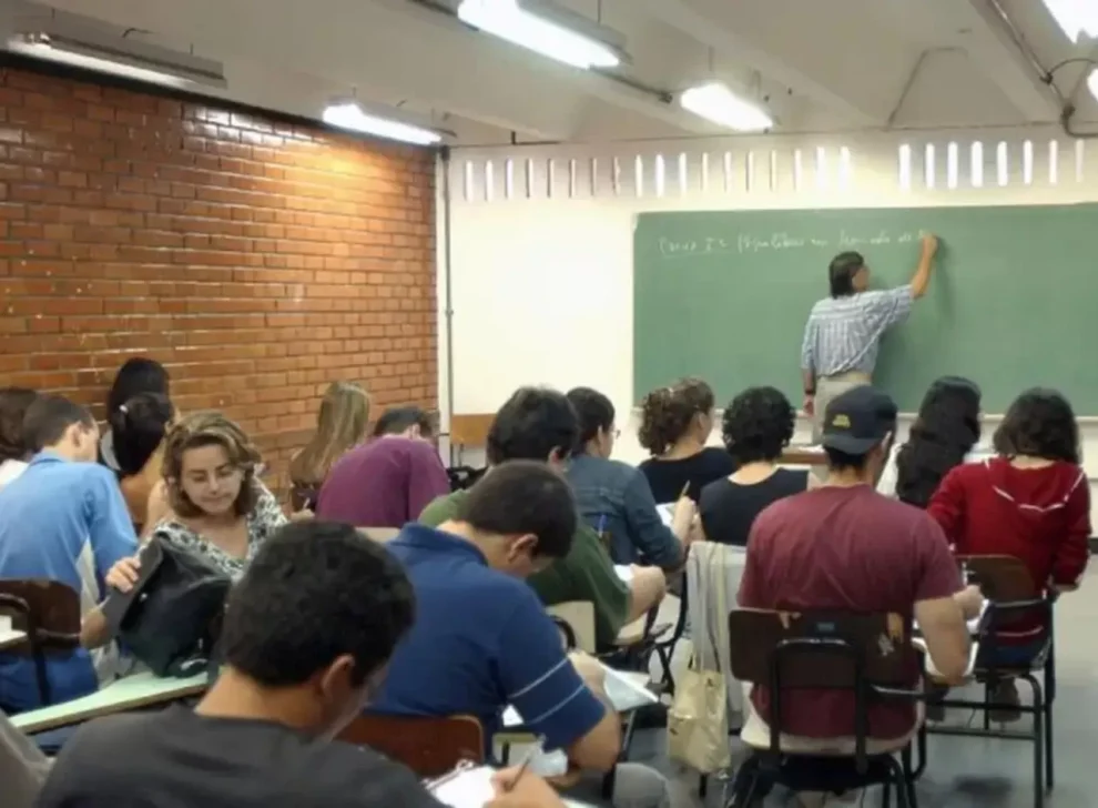 Ensino superior no Brasil pode mais que dobrar salário