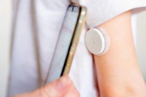 Assembleia Legislativa garante controle digital da glicemia para crianças e adolescentes no Paraná