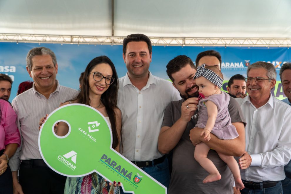 Casa Fácil Paraná entrega 336 apartamentos a famílias em Maringá