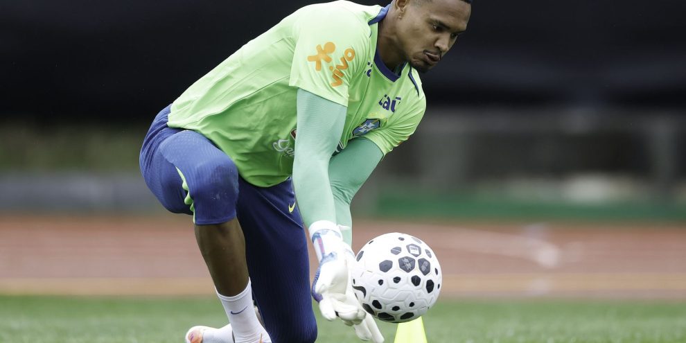 Goleiro John diz que primeira convocação para a seleção é um sonho