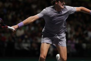 João Fonseca vence Shapovalov na estreia do Masters 1000 de Paris