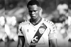 Jogador que reagiu a ataque racista com soco pega pena maior que adversário