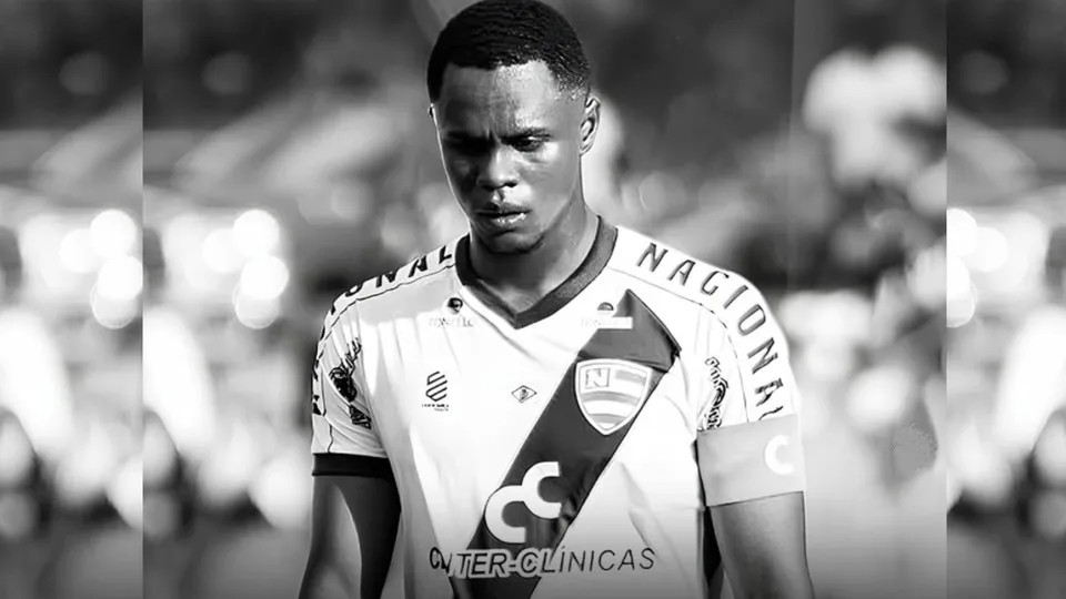 Jogador que reagiu a ataque racista com soco pega pena maior que adversário