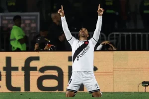 Paulo Henrique, do Vasco, é convocado à seleção após corte de Wesley