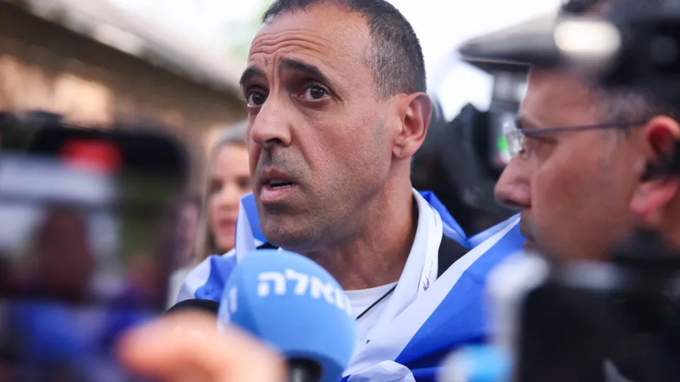 Refém do Hamas relata horror em cativeiro: “Se achasse migalha, comia”