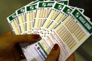 Seis apostas da mesma lotérica acertam a quadra da Mega-Sena em Maringá: Veja os números sorteados