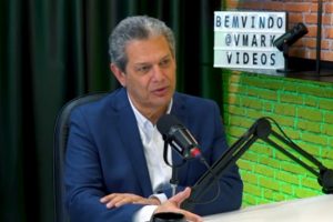 Silvio Barros diz que esposa mergulhou em projeto social: “Ela está mais envolvida do que eu imaginava”