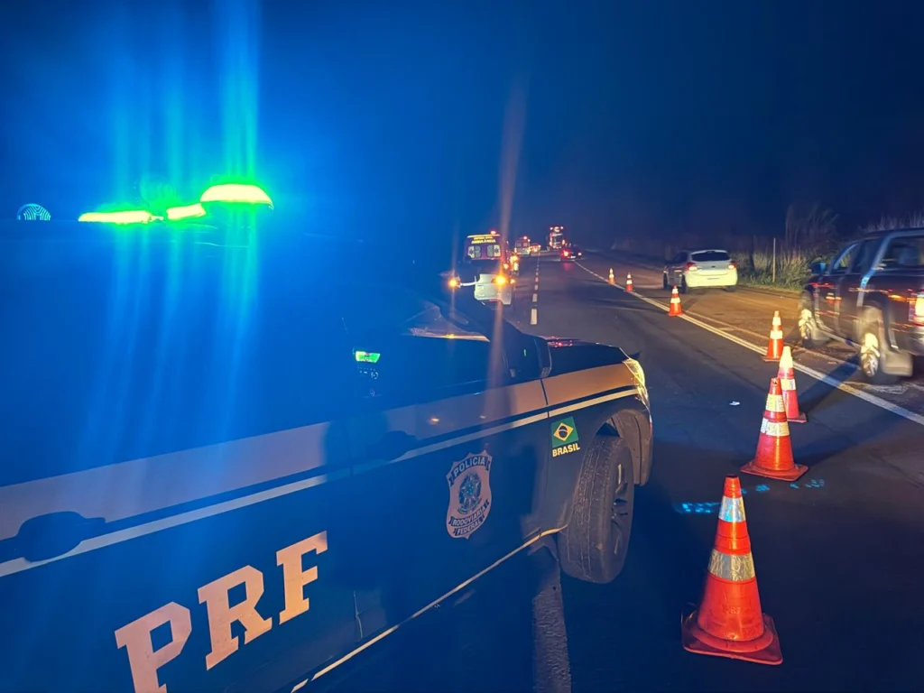 Pedestre morre atropelado por carro elétrico Tesla na BR-376