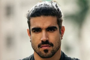 Caio Castro sofre acidente durante treino para corrida