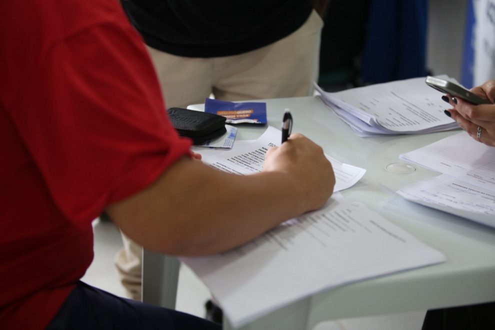 Feira de empregabilidade para jovens encaminha 398 candidatos para vagas, em Maringá