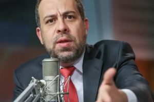 Fim da escala 6x1: governo estuda medidas para micro e pequenas empresas