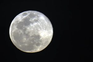 Segunda superlua do ano poderá ser vista no Brasil a partir desta quarta-feira (5)