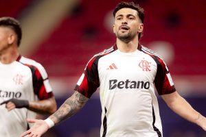 Arrascaeta brilha e Flamengo avança à semi da Copa Intercontinental