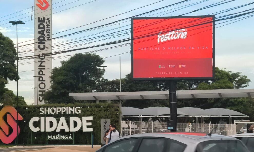 Campanha da Festtone ganha visibilidade em Maringá com exibição nos painéis de LED da Triunfo OOH