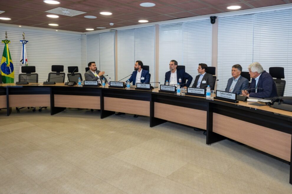 Diretorias de Itaipu e Codevasf debatem futuras parcerias em encontro no Centro Executivo
