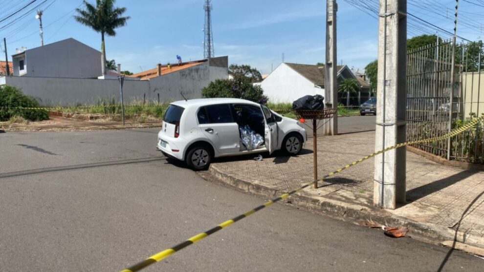 Homem é morto a tiros dentro do próprio carro em Maringá