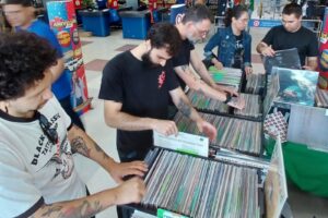 Maringá realiza feira com discos de vinil a partir de R$ 10 neste fim de semana; Saiba os detalhes