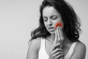 Maxilar estalando? Saiba o que pode ser e quais são os riscos