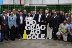 Paraná inaugura primeira fábrica de garrafas de vidro da Ambev