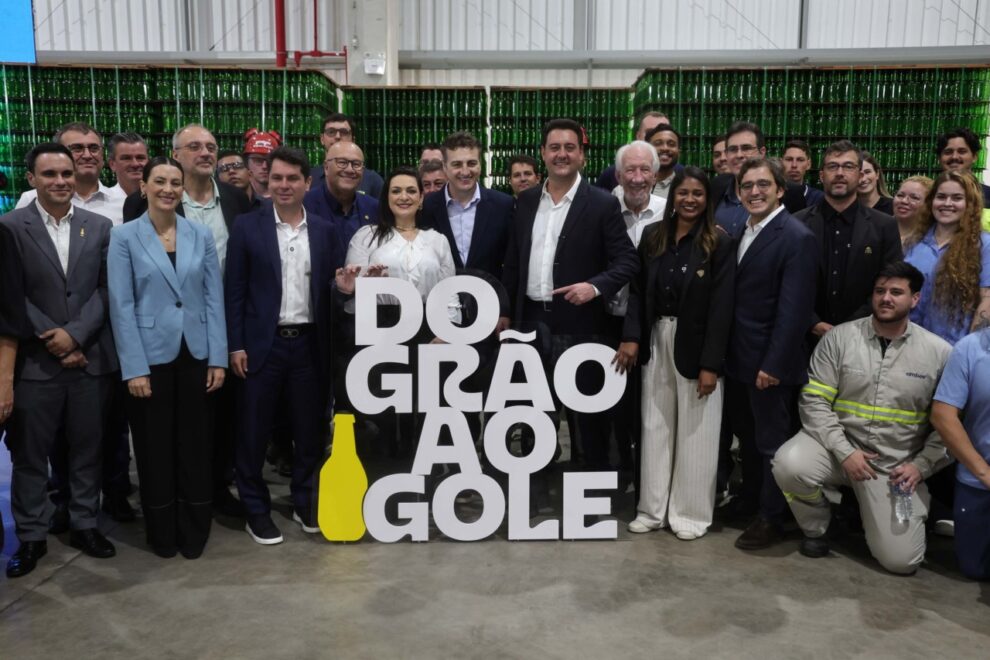 Paraná inaugura primeira fábrica de garrafas de vidro da Ambev