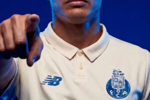 Porto anuncia contratação do zagueiro brasileiro Thiago Silva