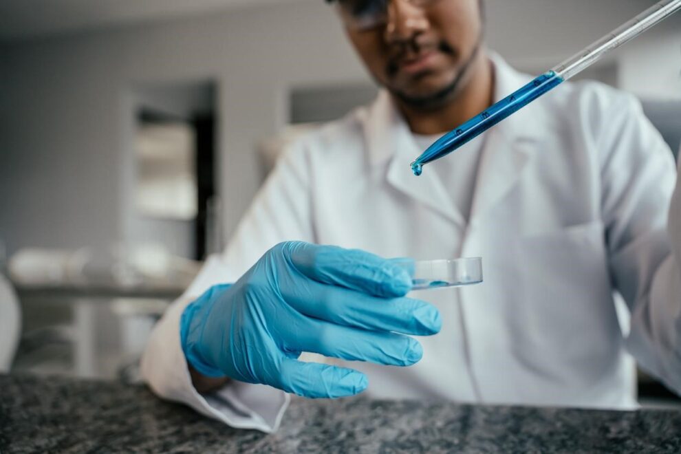 Profissões para quem gosta de microbiologia: onde estão as oportunidades no mercado?