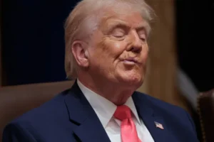 Trump conversa com Putin antes de se reunir com Zelenski