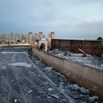 Carreta tomba no Contorno Norte de Maringá e interdita pista