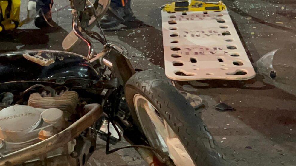 Avanço de preferencial causa acidente e deixa motociclista em estado grave