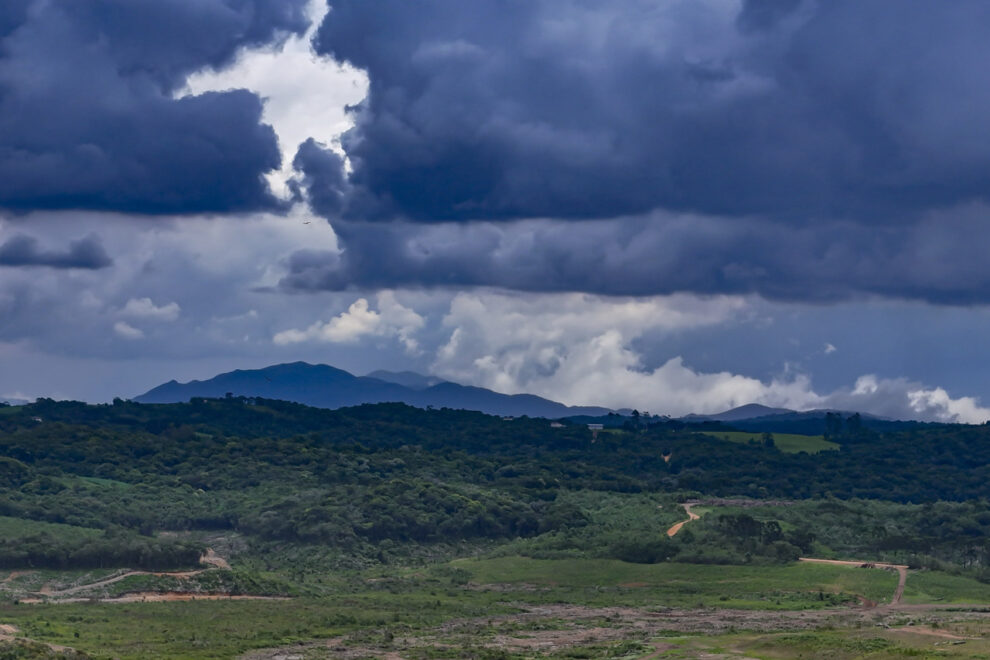 Ciclone extratropical não chega ao Paraná, mas deve causar chuvas e ventos fortes