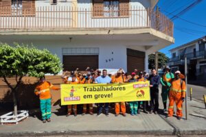 Coleta de lixo em Sarandi é retomada; trabalhadores dão 72 horas para empresa atender a pedidos da categoria