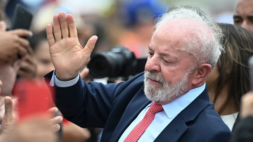 Lula passa por exame de rotina e apresenta 'evolução satisfatória' após cirurgia de catarata