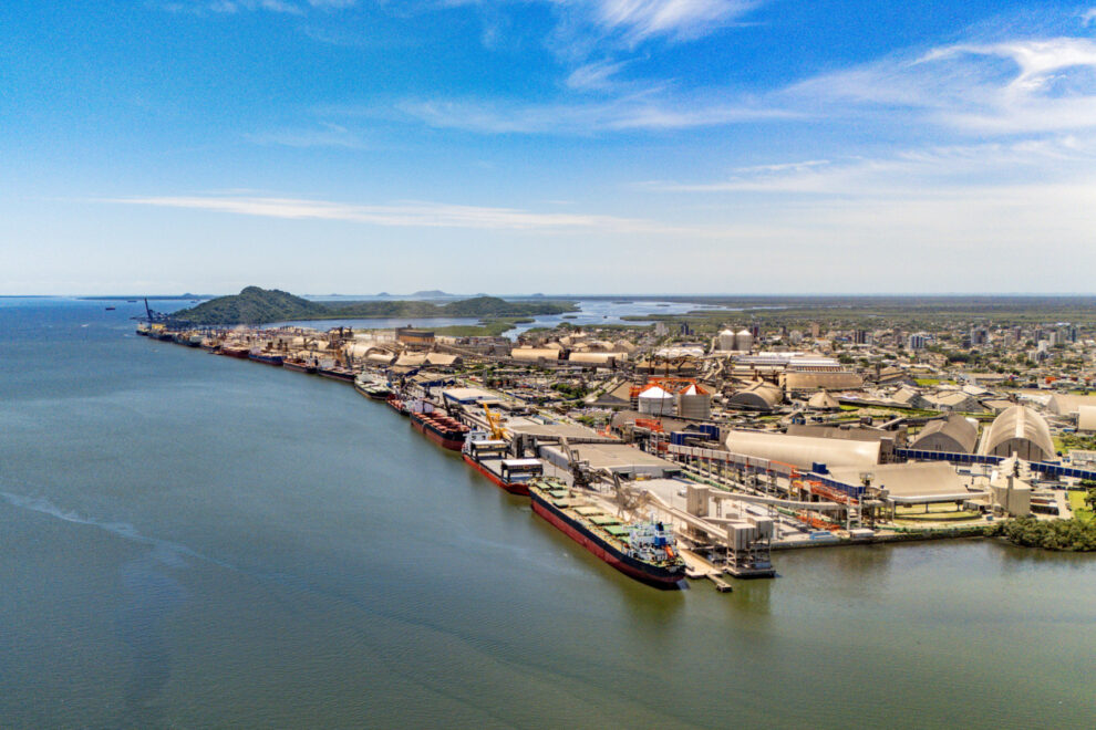 Portos do Paraná movimentam 73,5 milhões de toneladas em 2025