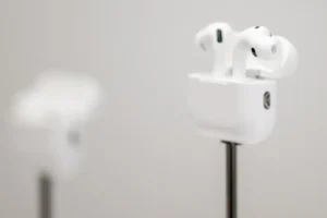 Youtuber MrBeast diz que usa até três pares de AirPods por dia