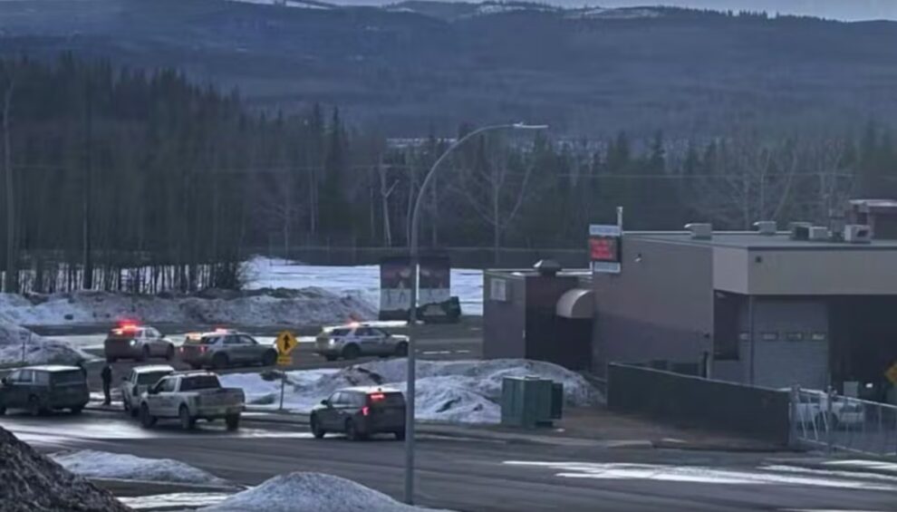 Ataque a tiros em escola no Canadá deixa 10 mortos e 25 feridos; atiradora também morreu