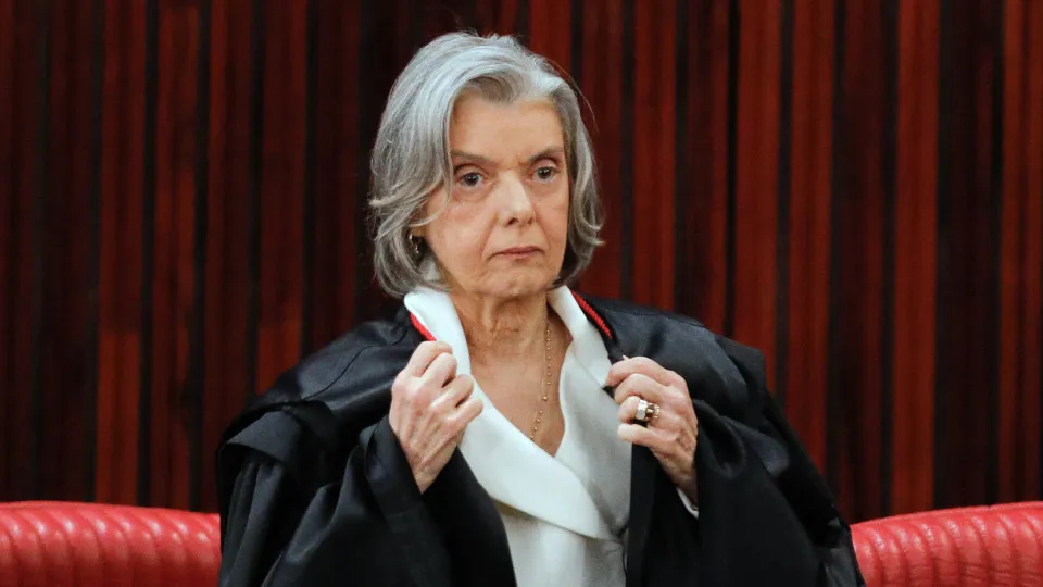 Cármen cobra fim do teletrabalho na Justiça Eleitoral em reunião sobre regras de conduta