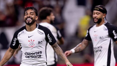 Corinthians vence o Bragantino em Itaquera e conquista primeira vitória no Brasileirão