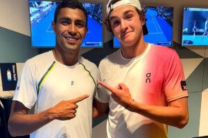 Duelo entre João Fonseca e Thiago Monteiro agita noite do Rio Open