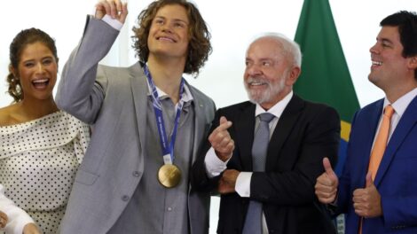 Lula recebe Lucas Pinheiro, medalha de ouro nos Jogos de Inverno