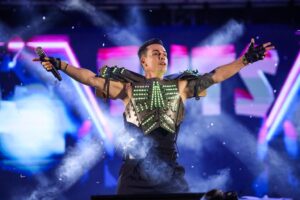 Mais de 10 mil pessoas comparecem ao segundo dia de Carnaval no Parque de Exposições; programação segue nesta segunda (16)