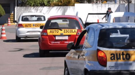 Movimento nas autoescolas cai 70% no Paraná