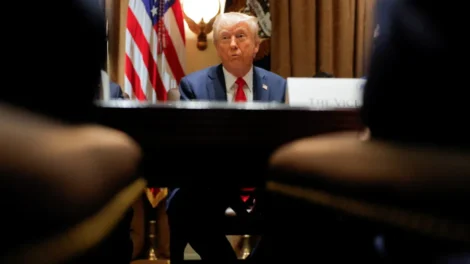 Receita dos EUA vaza dados fiscais de milhares de pessoas para setor de imigração, diz jornal