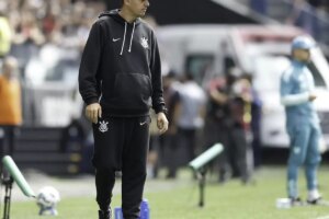 Técnico Lucas Piccinato é demitido da equipe feminina do Corinthians
