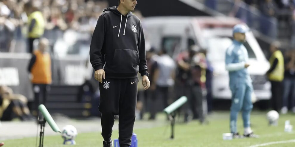 Técnico Lucas Piccinato é demitido da equipe feminina do Corinthians