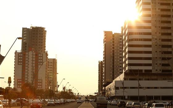 Tempo firme e calor moderado marcam a terça-feira em Maringá
