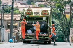 Trabalhadores da coleta de lixo de Sarandi irão retomar greve na segunda-feira (9)