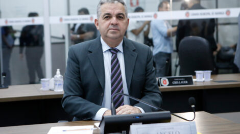 Vereador contrário ao aumento de cargos nomeia quinto assessor na Câmara de Maringá