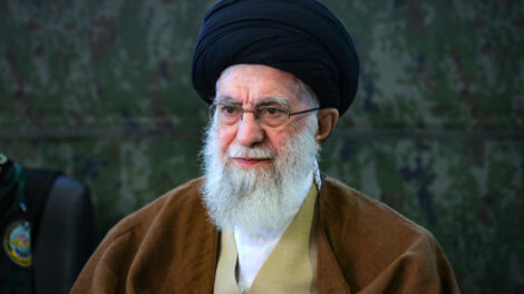 Após morte do líder supremo Ali Khamenei, Irã anuncia comando provisório para condução do país